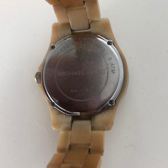 Michael Kors ivory watch - Picture 3 of 3